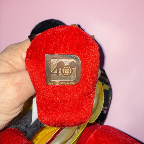 Disney World Minnie Mouse 40th Anniversary Plush - with 40th Golden Emblem - Picture 4 of 4